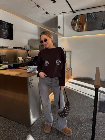 Luźny longsleeve z muszelkami