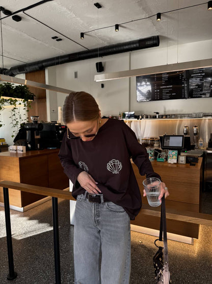 Luźny longsleeve z muszelkami