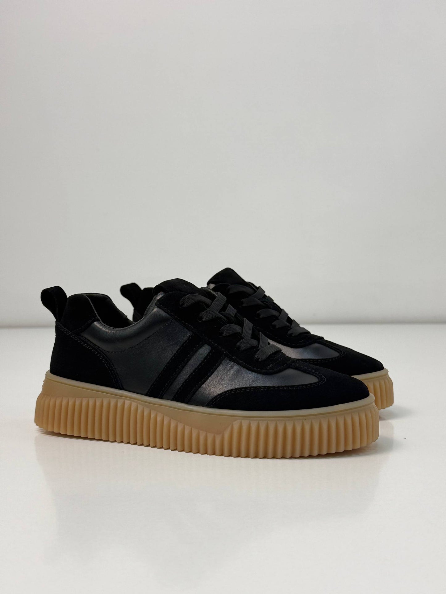 Sneakersy na wysokiej platformie, czarne