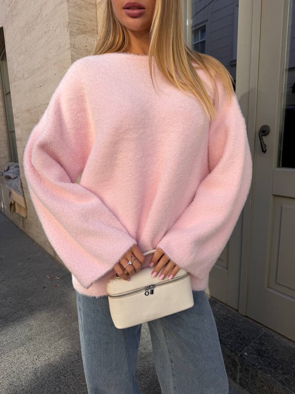 Светр із в’язаного пушистого  трикотажу