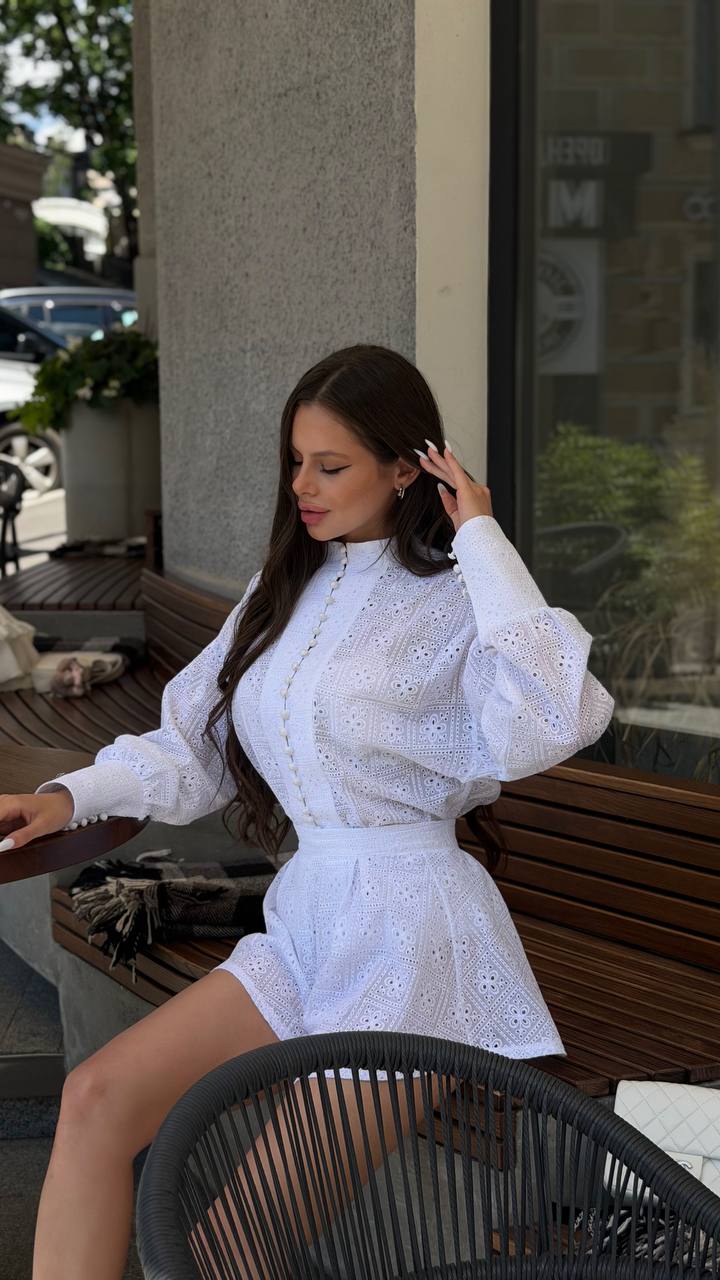Cotton eyelet set