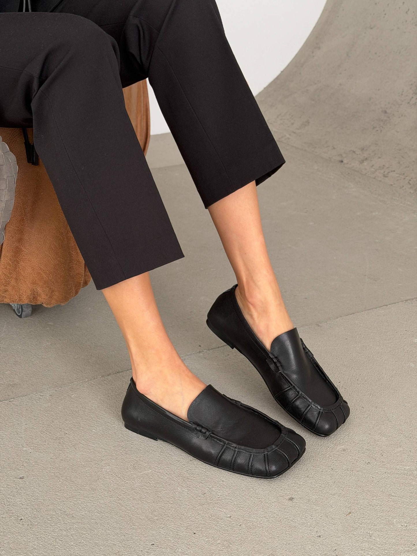 Ekskluzywne loafersy marki "Ari Andano", czarne