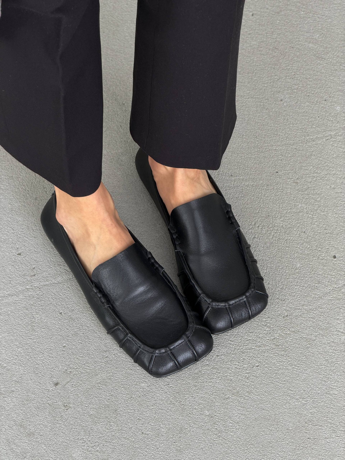 Ekskluzywne loafersy marki "Ari Andano", czarne