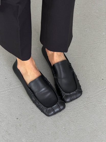 Ekskluzywne loafersy marki "Ari Andano", czarne