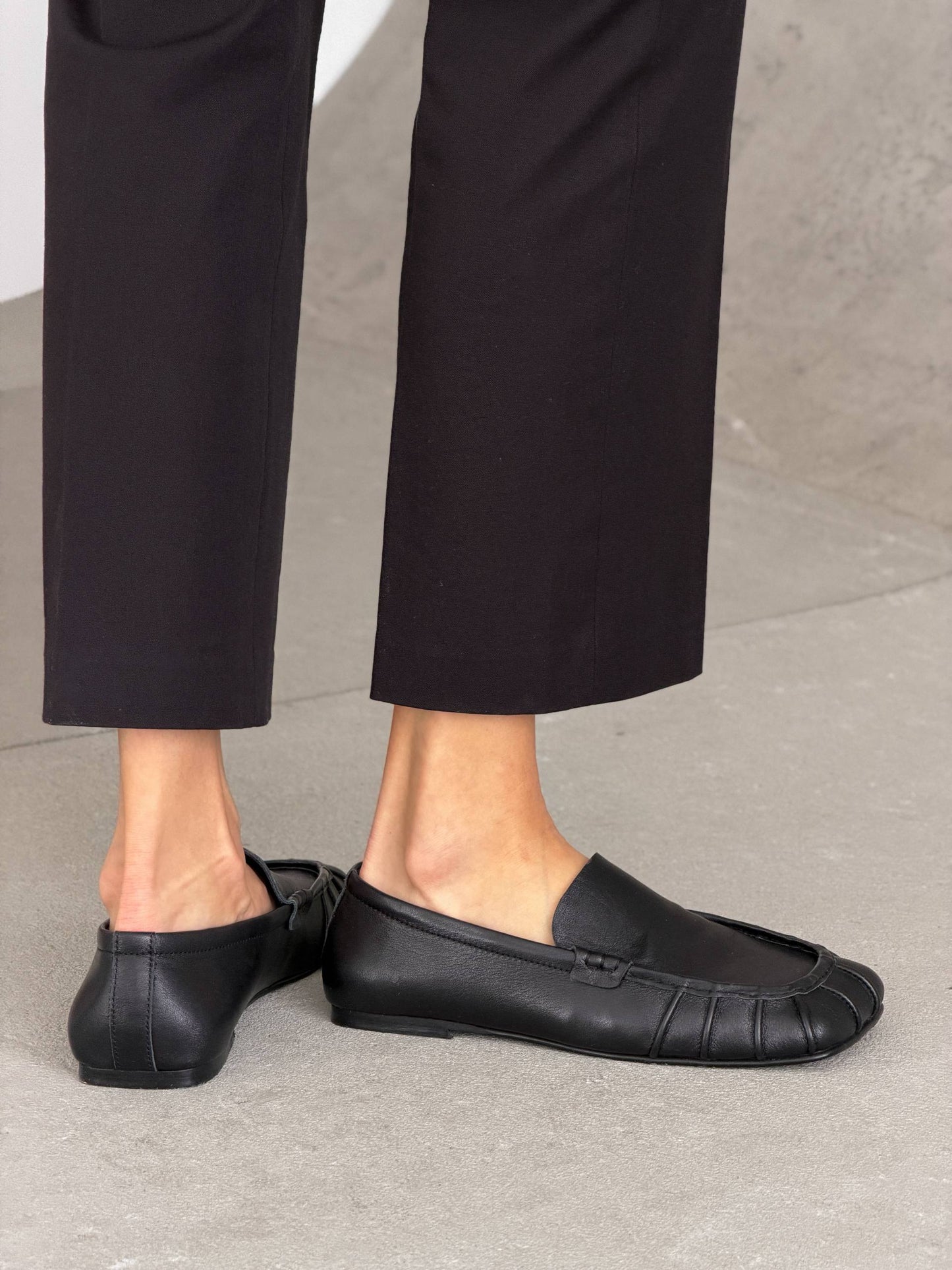 Ekskluzywne loafersy marki "Ari Andano", czarne