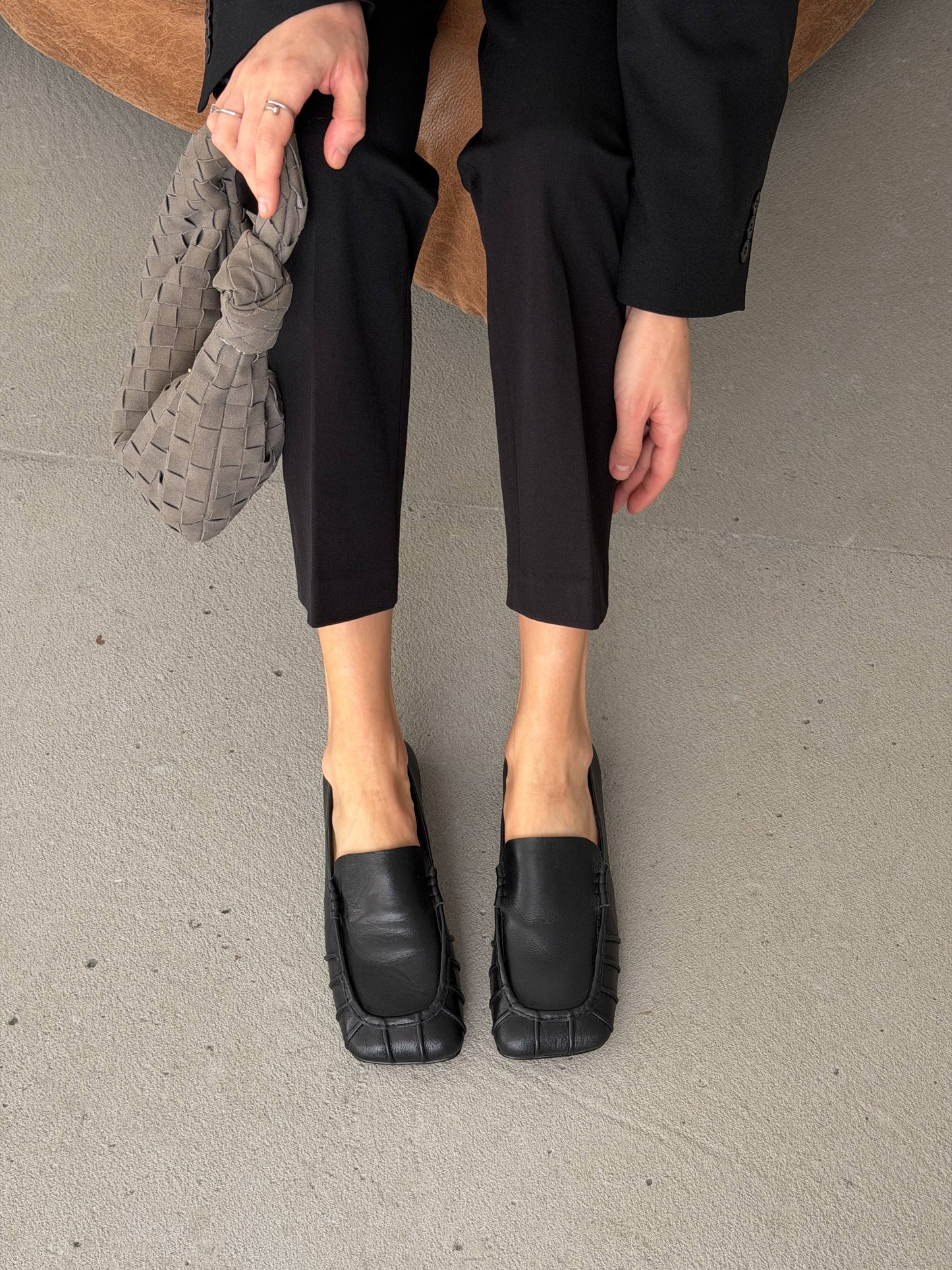 Ekskluzywne loafersy marki "Ari Andano", czarne