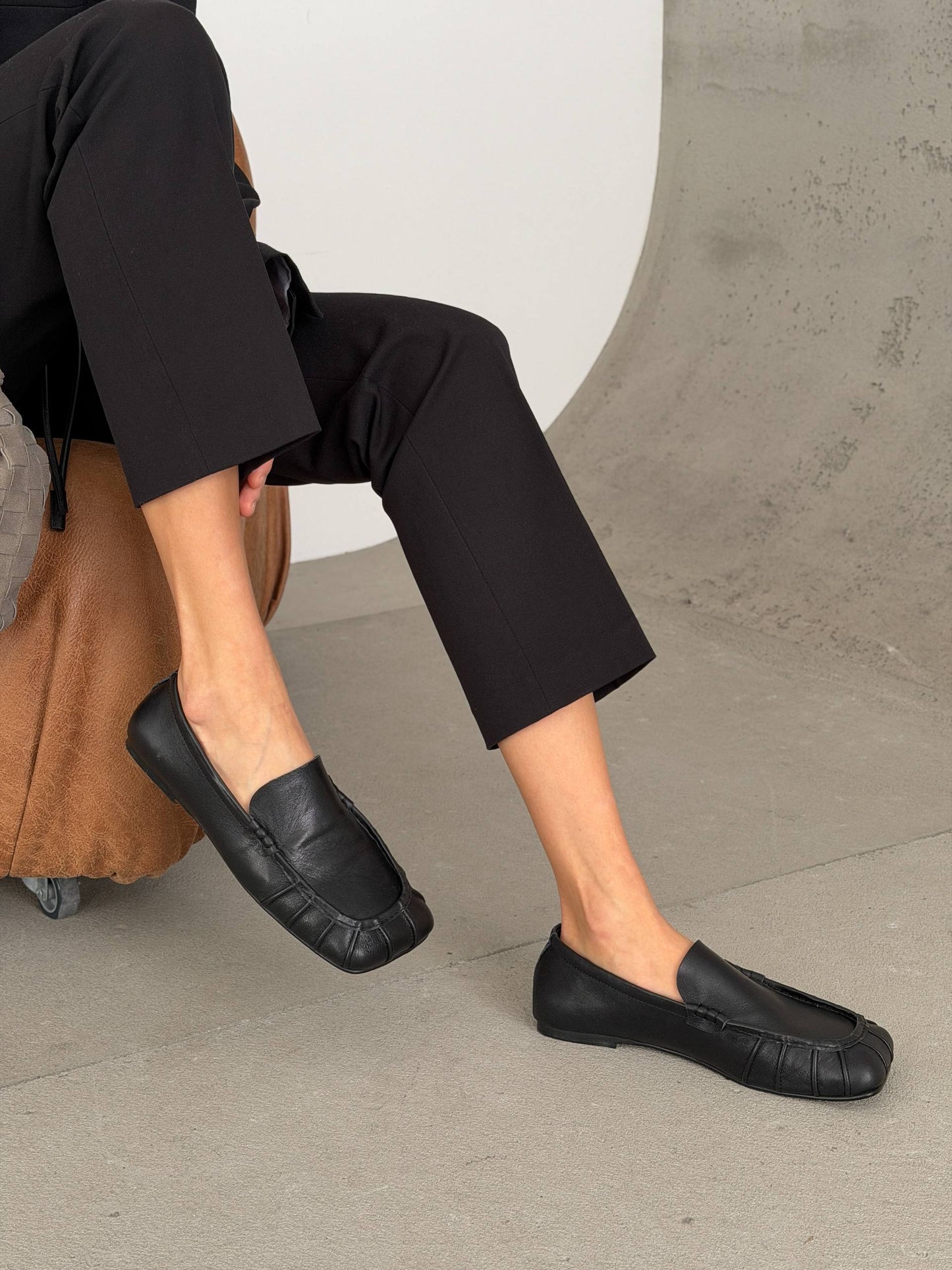 Ekskluzywne loafersy marki "Ari Andano", czarne