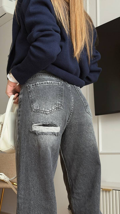 Jeansy o prostym kroju z efektem przetarć