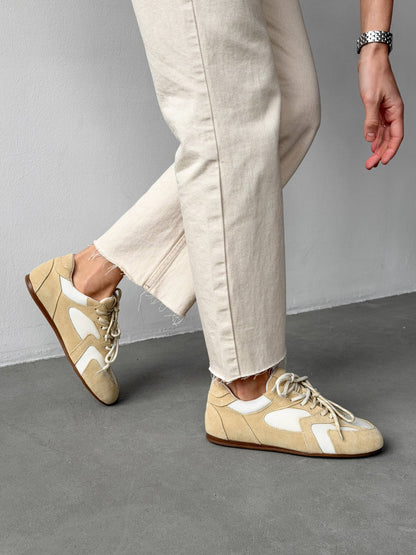 Double lacing sneakers, oiled