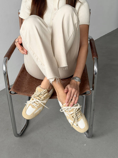 Double lacing sneakers, oiled