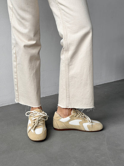 Double lacing sneakers, oiled