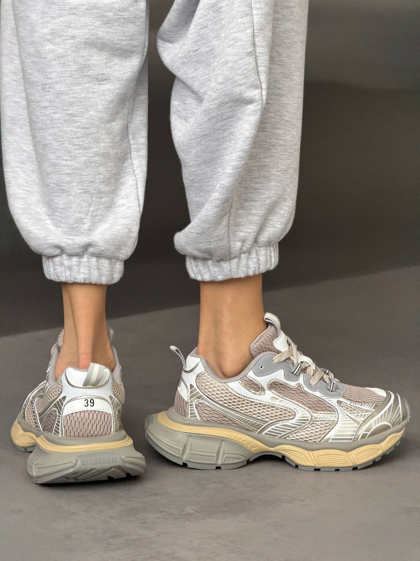 Sneakersy na masywnej podeszwie, szare