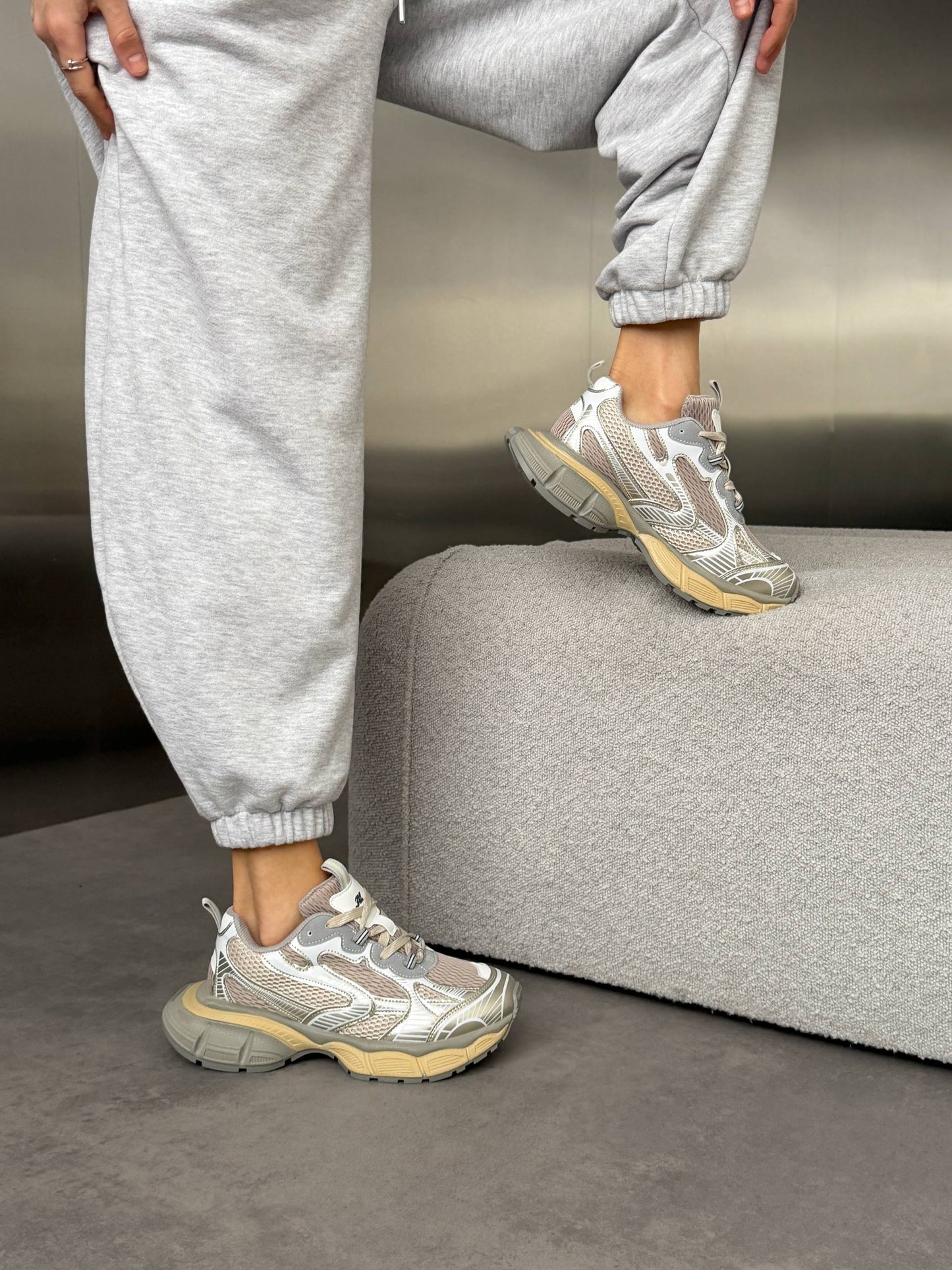 Sneakersy na masywnej podeszwie, szare