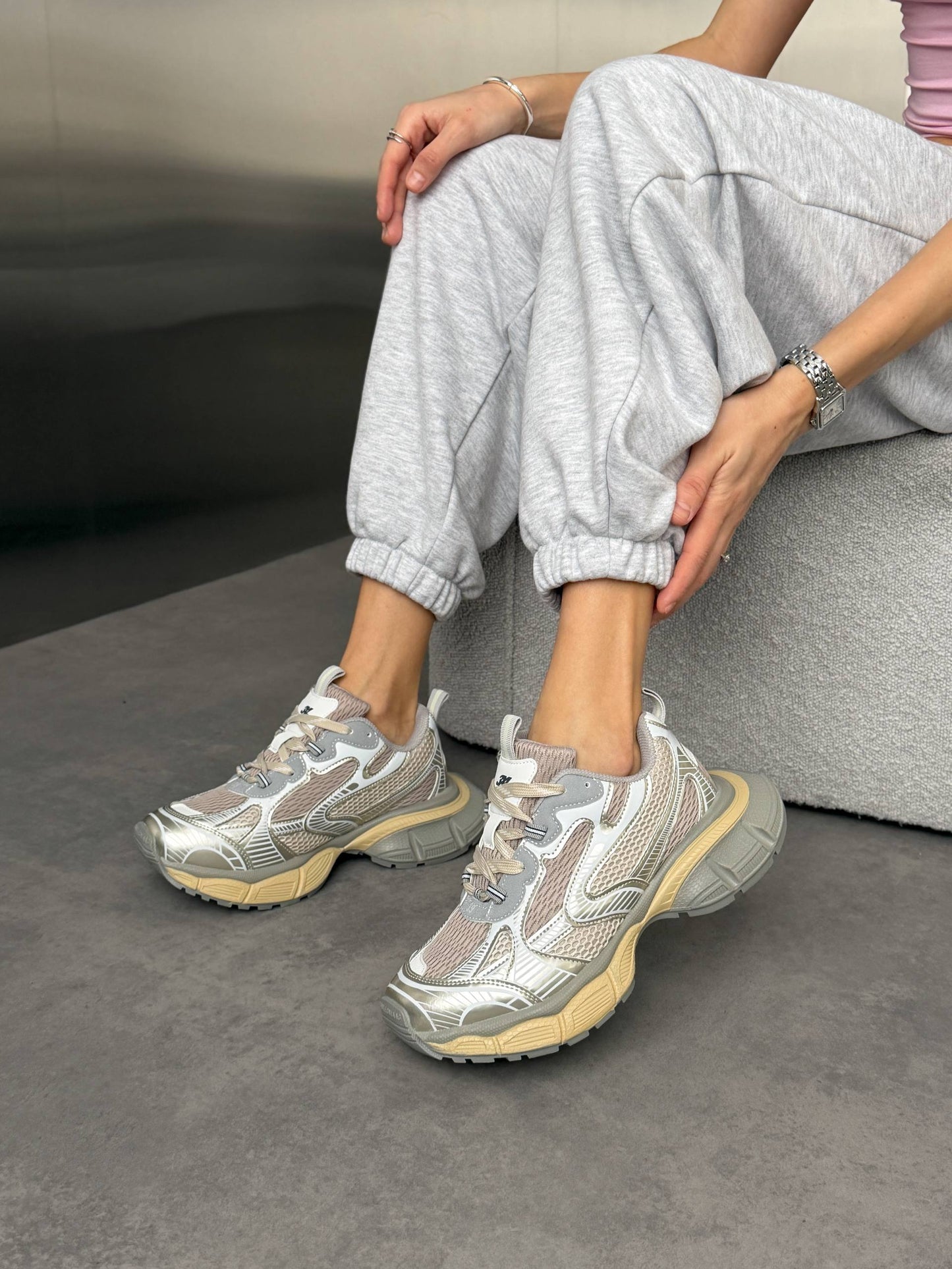 Sneakersy na masywnej podeszwie, szare