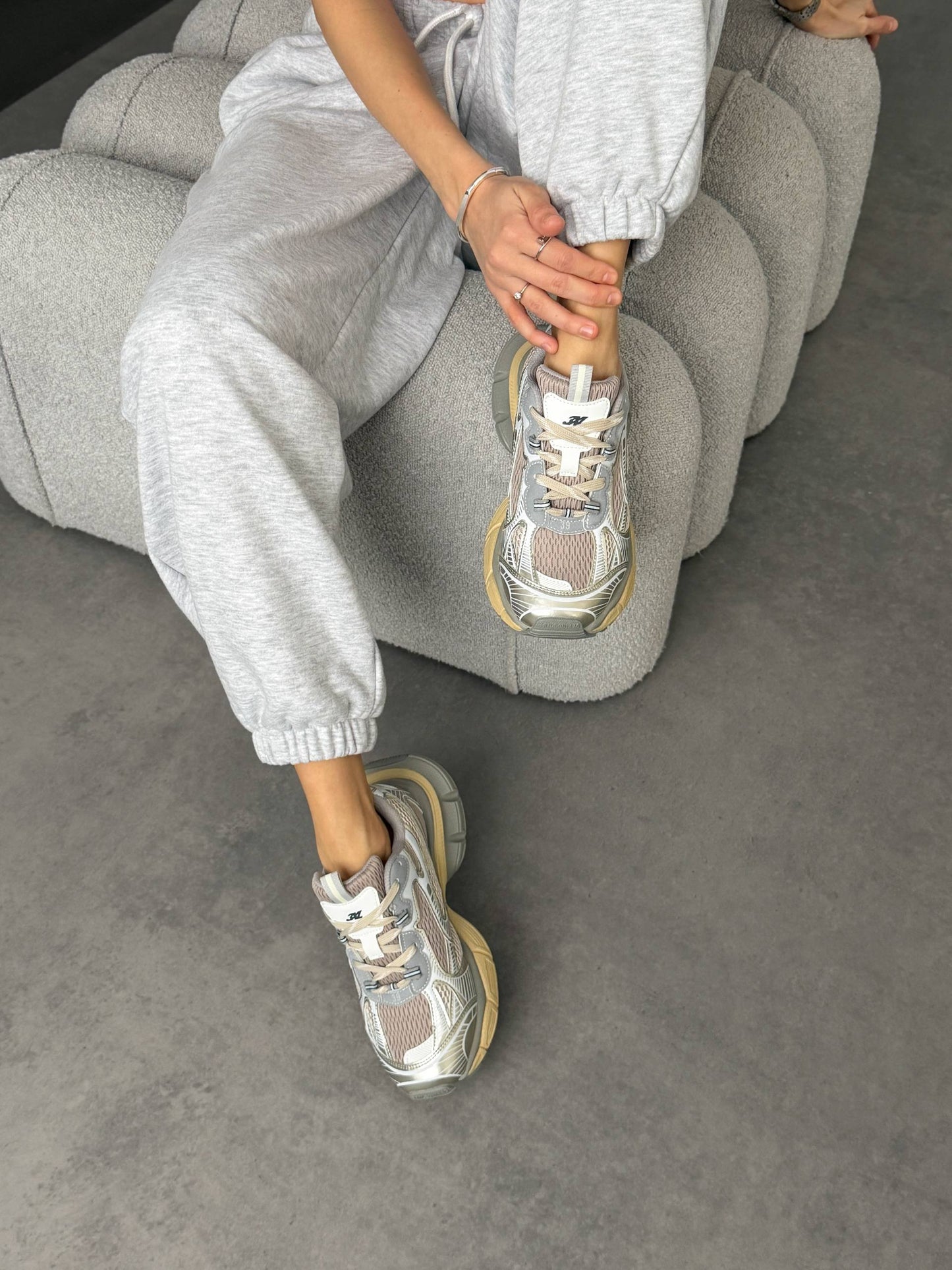 Sneakersy na masywnej podeszwie, szare
