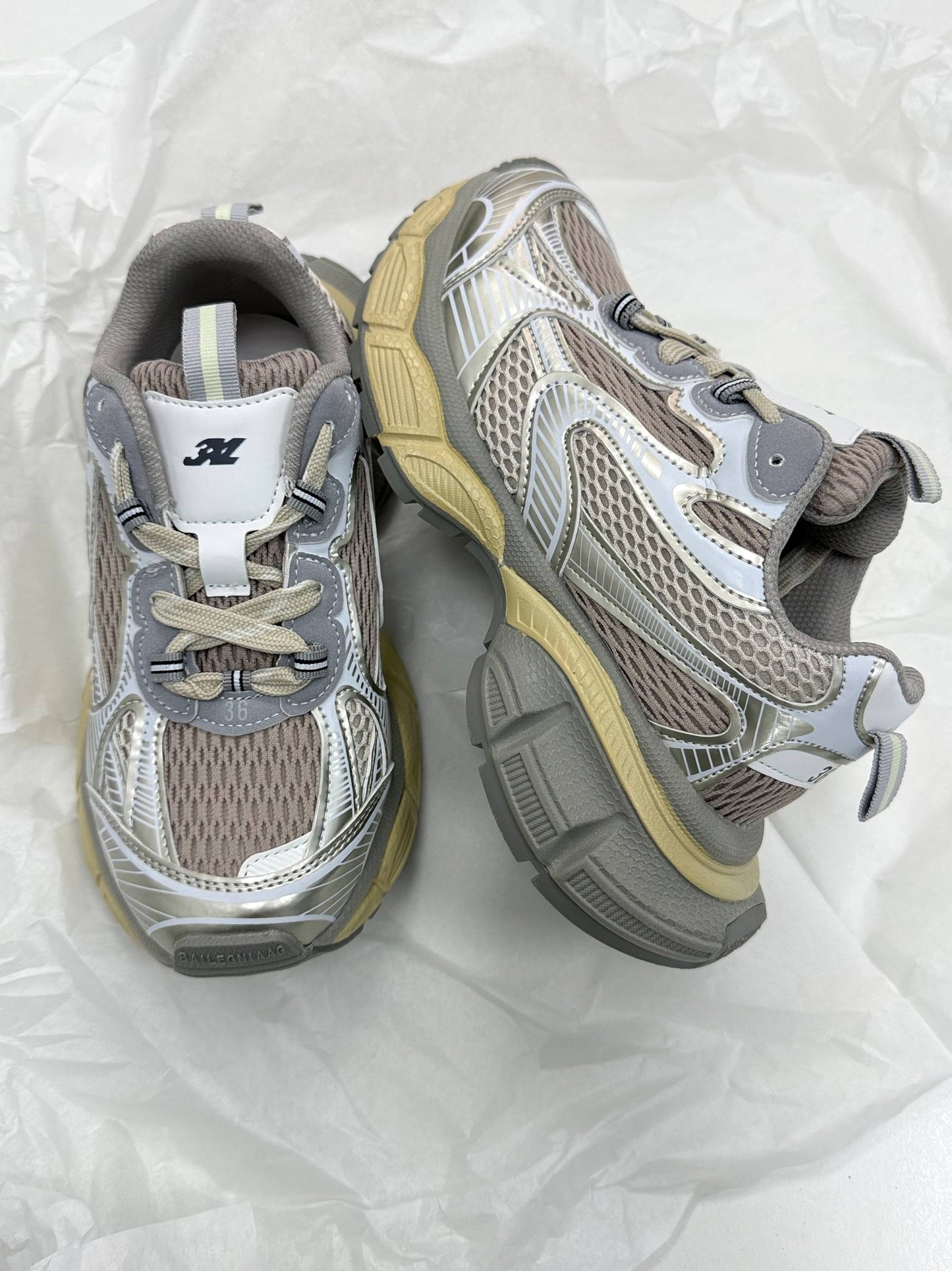 Sneakersy na masywnej podeszwie, szare