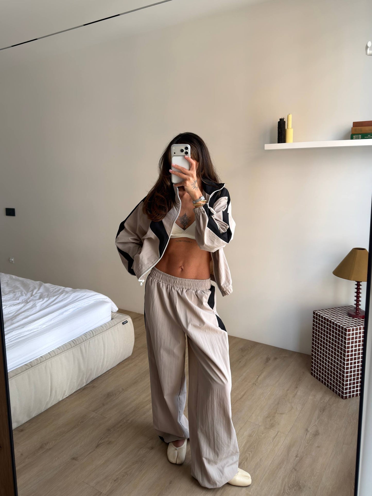 Tracksuit made of rain-resistant fabric