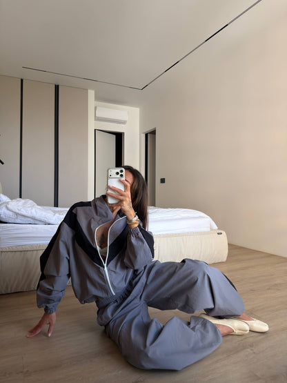 Tracksuit made of rain-resistant fabric