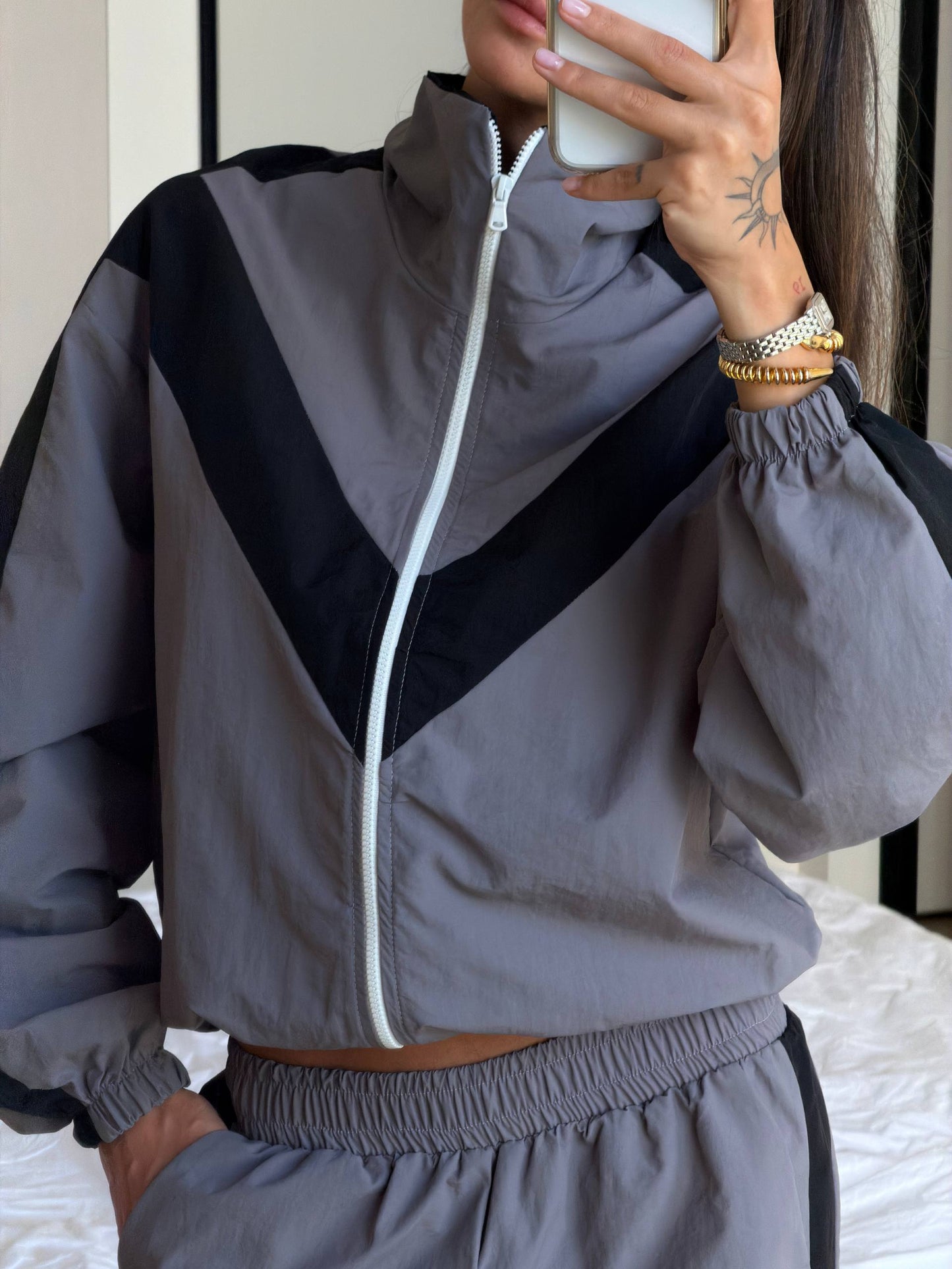 Tracksuit made of rain-resistant fabric