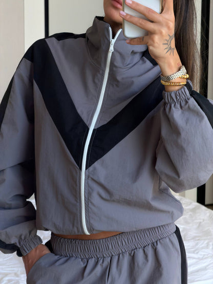Tracksuit made of rain-resistant fabric