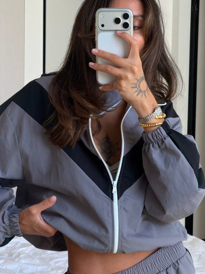 Tracksuit made of rain-resistant fabric