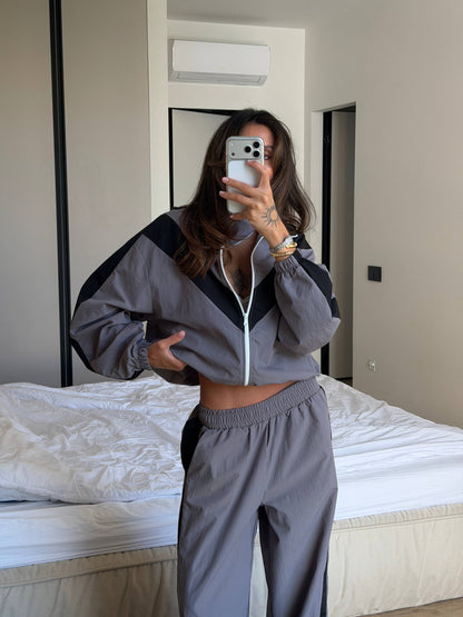 Tracksuit made of rain-resistant fabric