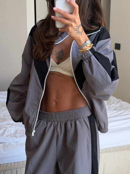 Tracksuit made of rain-resistant fabric