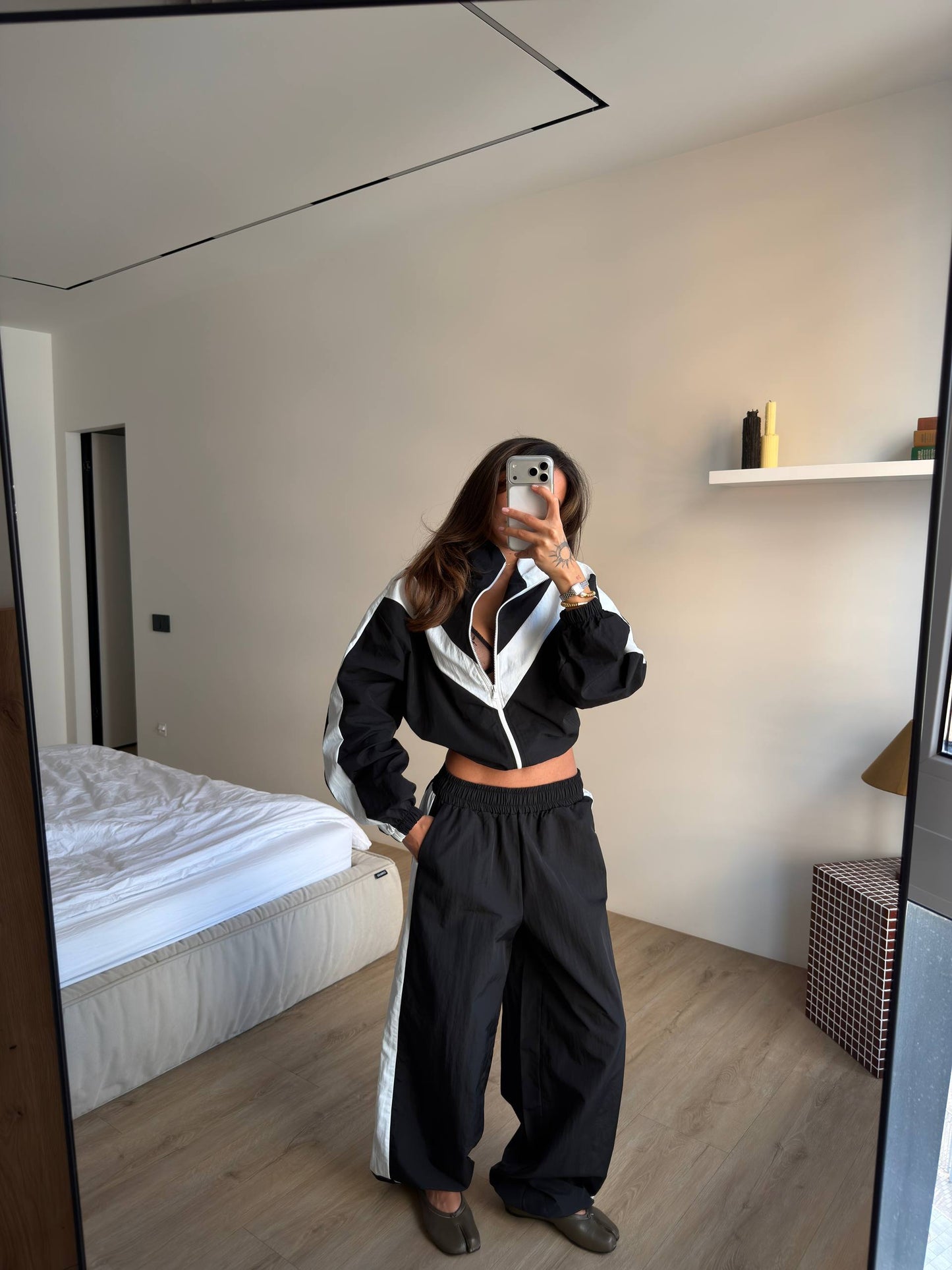 Tracksuit made of rain-resistant fabric