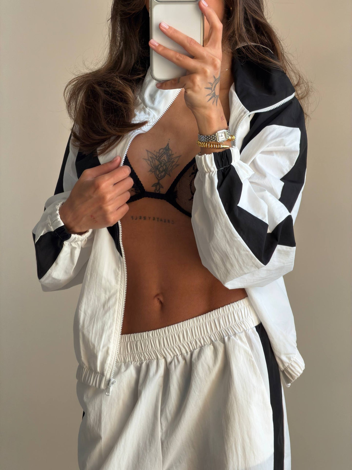 Tracksuit made of rain-resistant fabric
