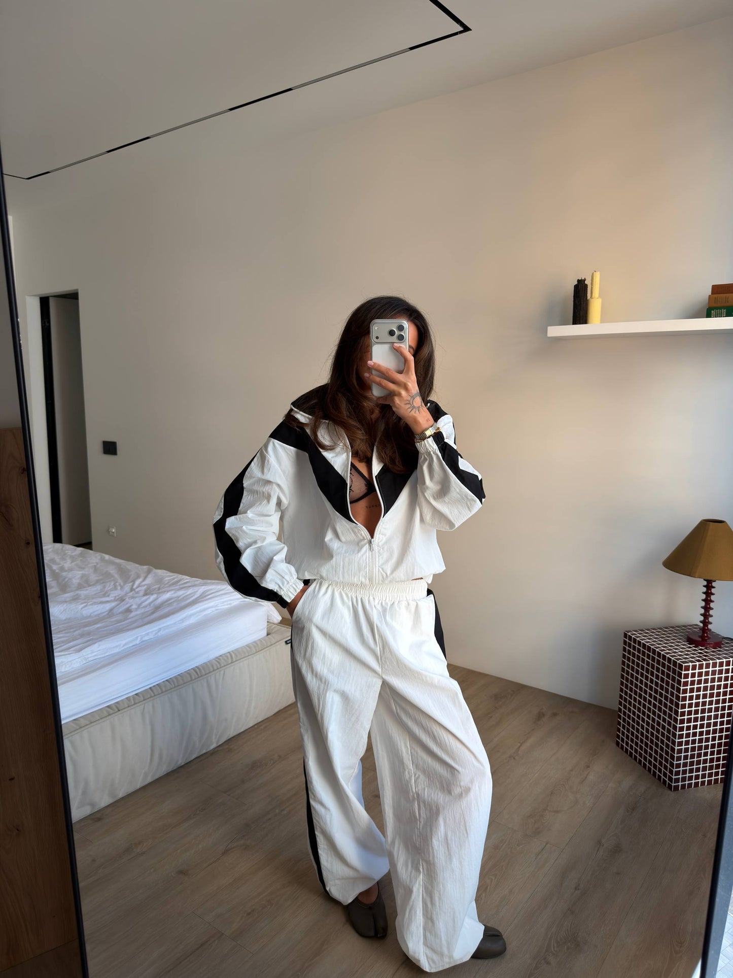 Tracksuit made of rain-resistant fabric