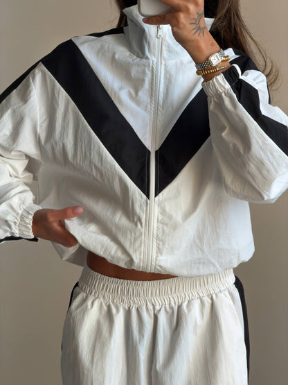 Tracksuit made of rain-resistant fabric
