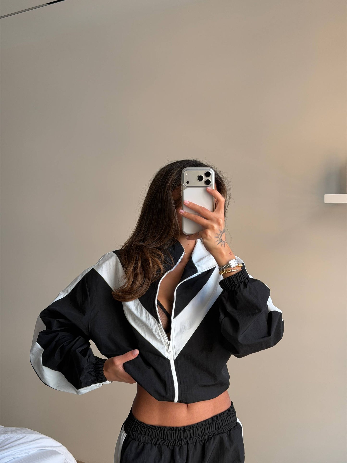 Tracksuit made of rain-resistant fabric