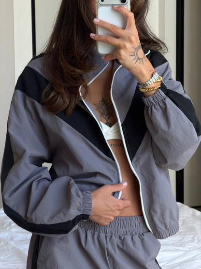 Tracksuit made of rain-resistant fabric