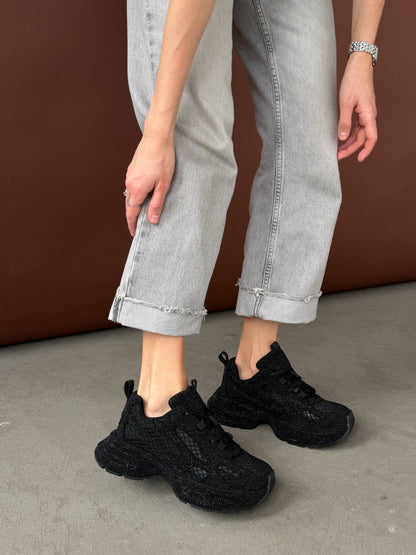 Sneakersy z kamyczkami na modnej podeszwie