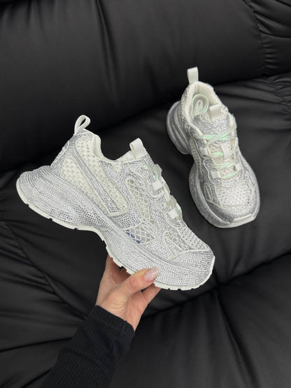 Sneakersy z kamyczkami na modnej podeszwie