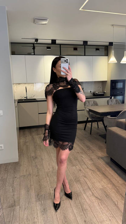 Dress + collar + decorative cuffs