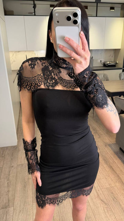 Dress + collar + decorative cuffs
