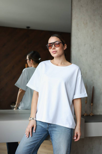 T-shirt oversize z koronką na plecach