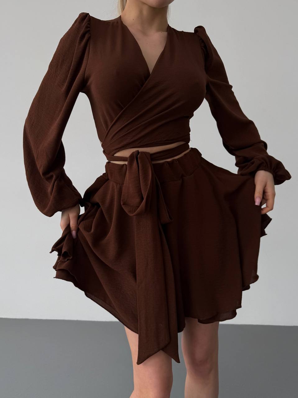 Легкий літній комплект: топ та спідниця-шорти