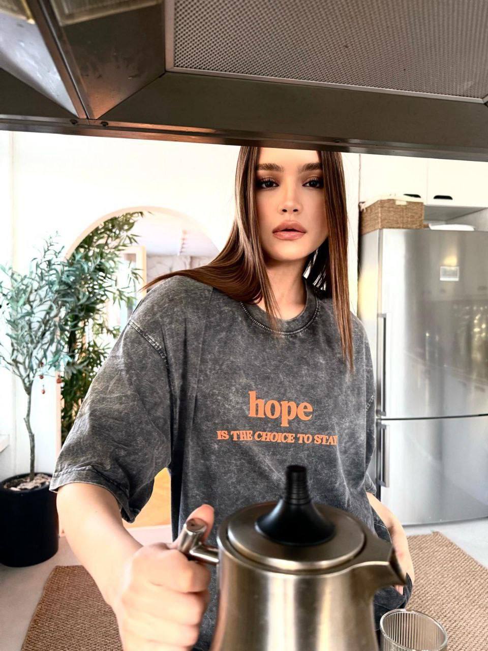 Футболка оверсайз з принтом "HOPE is the choice to stay"
