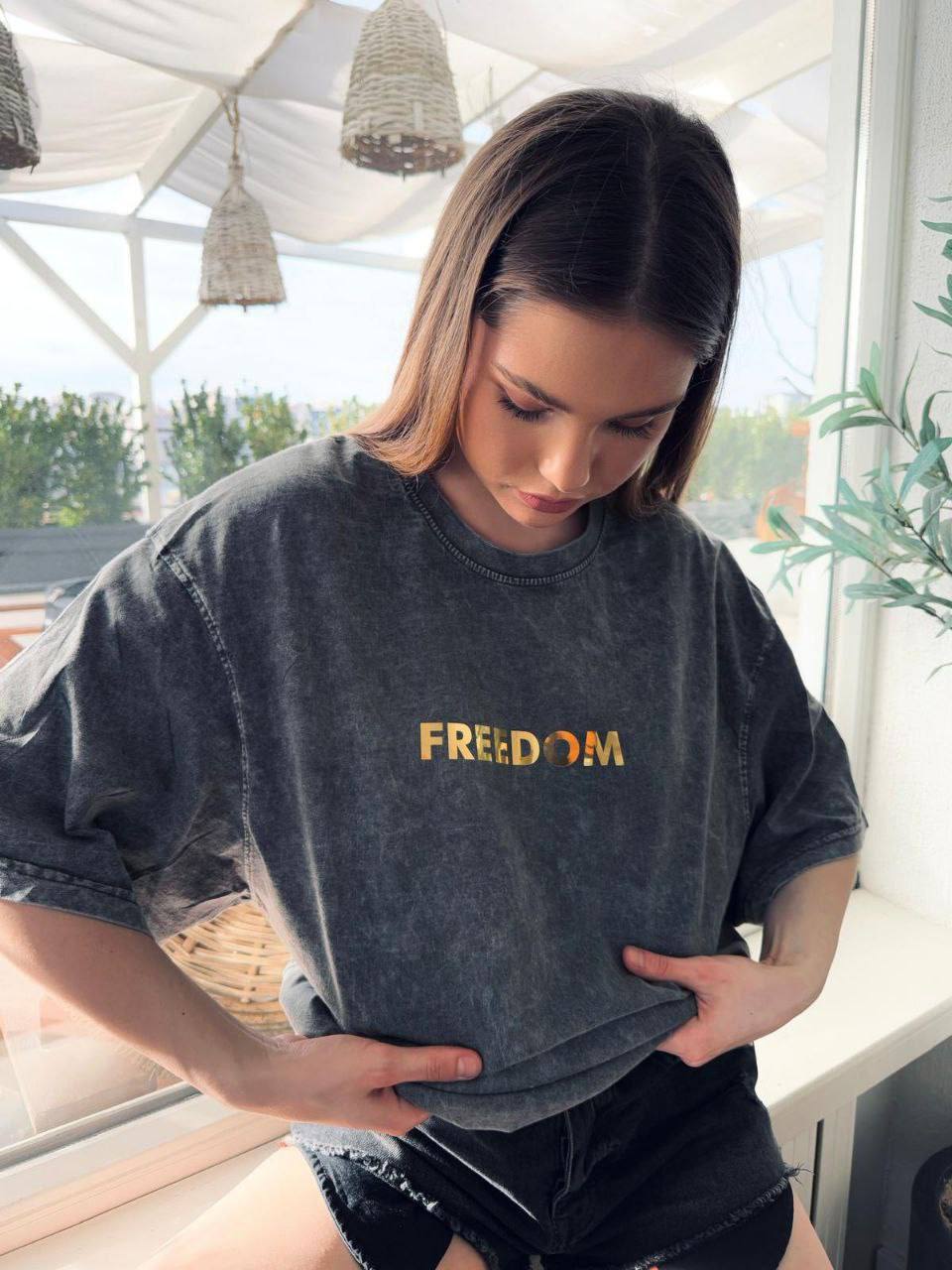 Koszulka oversize z nadrukiem "FREEDOM"
