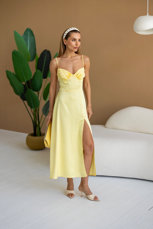 Сукня з ніжного даблшовку з акцентом на декольте